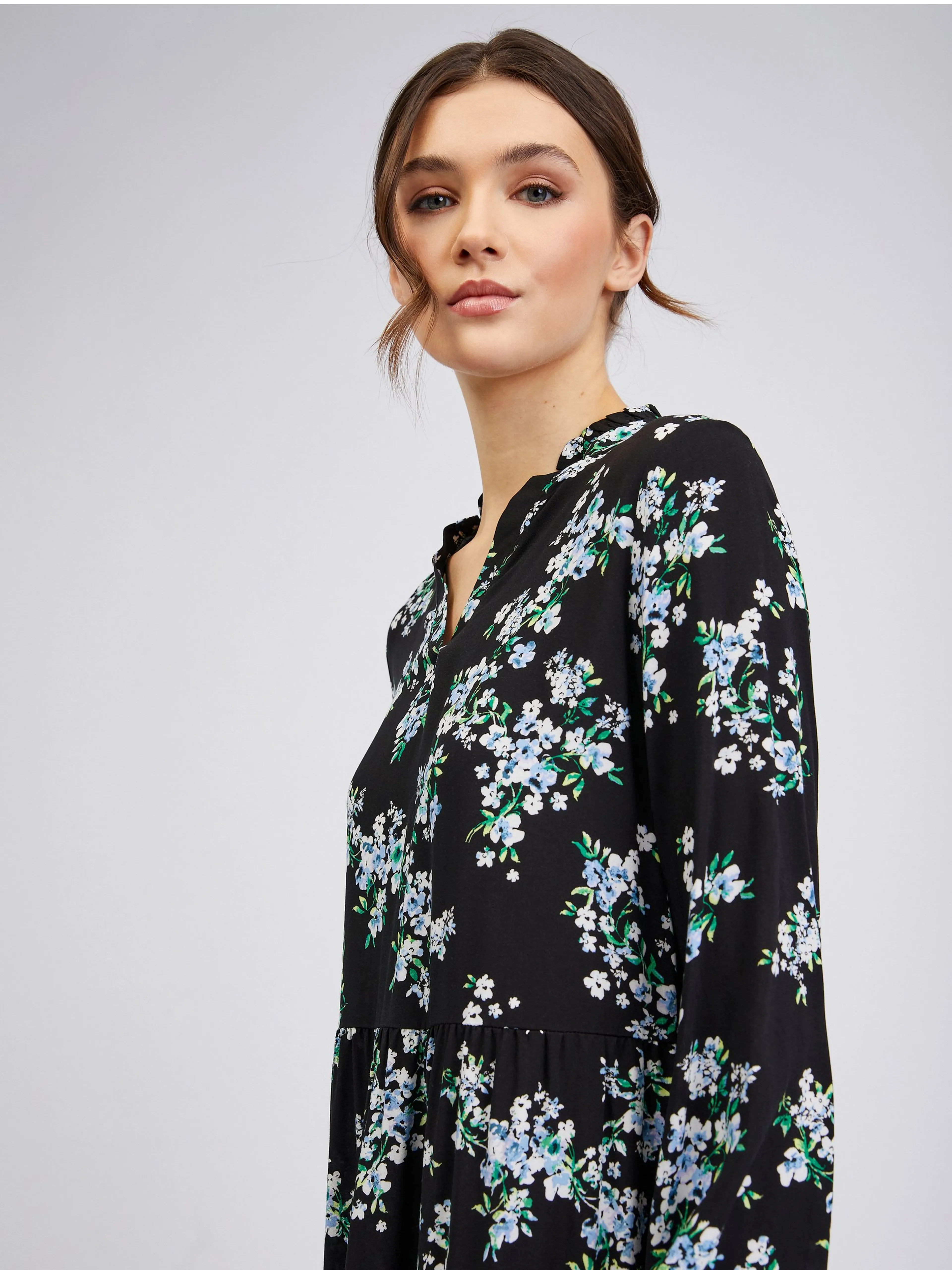 Schwarzes geblümtes Damenkleid ORSAY