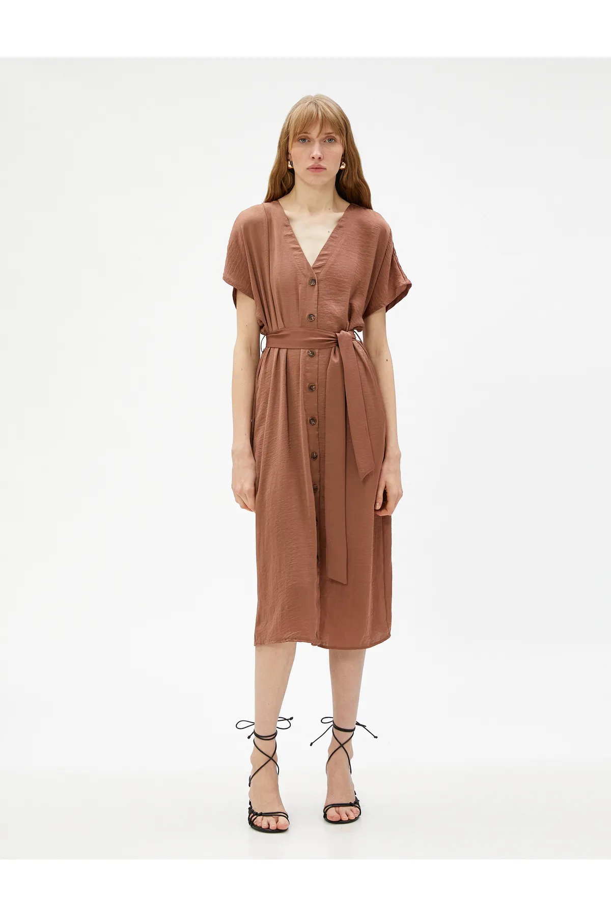 Koton  Hemdkleid in Midi-Länge mit V-Ausschnitt und Gürtel