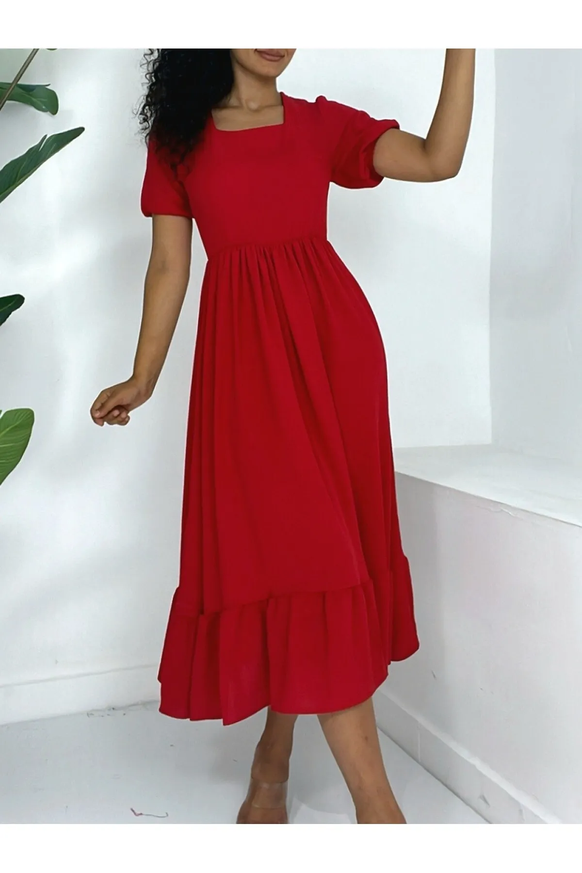 Modamorfo  Kurzärmliges Ayrobin-Kleid mit quadratischem Ausschnitt und elastischer Taille