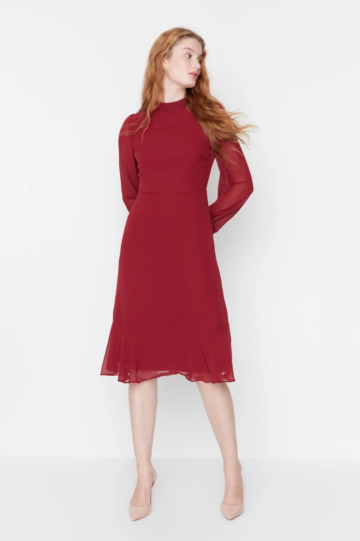 Trendyol Collection  Weinrotes Midi-gefüttertes Webkleid mit hohem Kragen TWOAW20EL1313