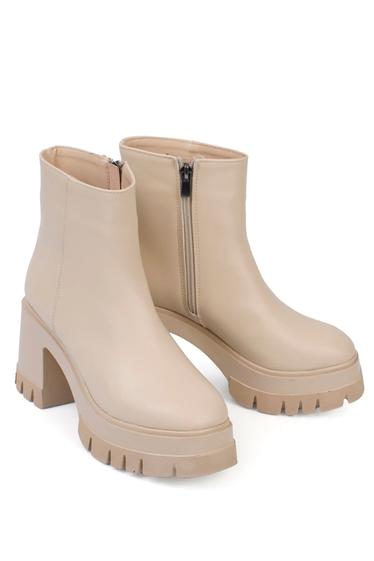 Capone Outfitters  Damenstiefel mit runder Spitze und seitlichem Reißverschluss und mittelhohem Absatz