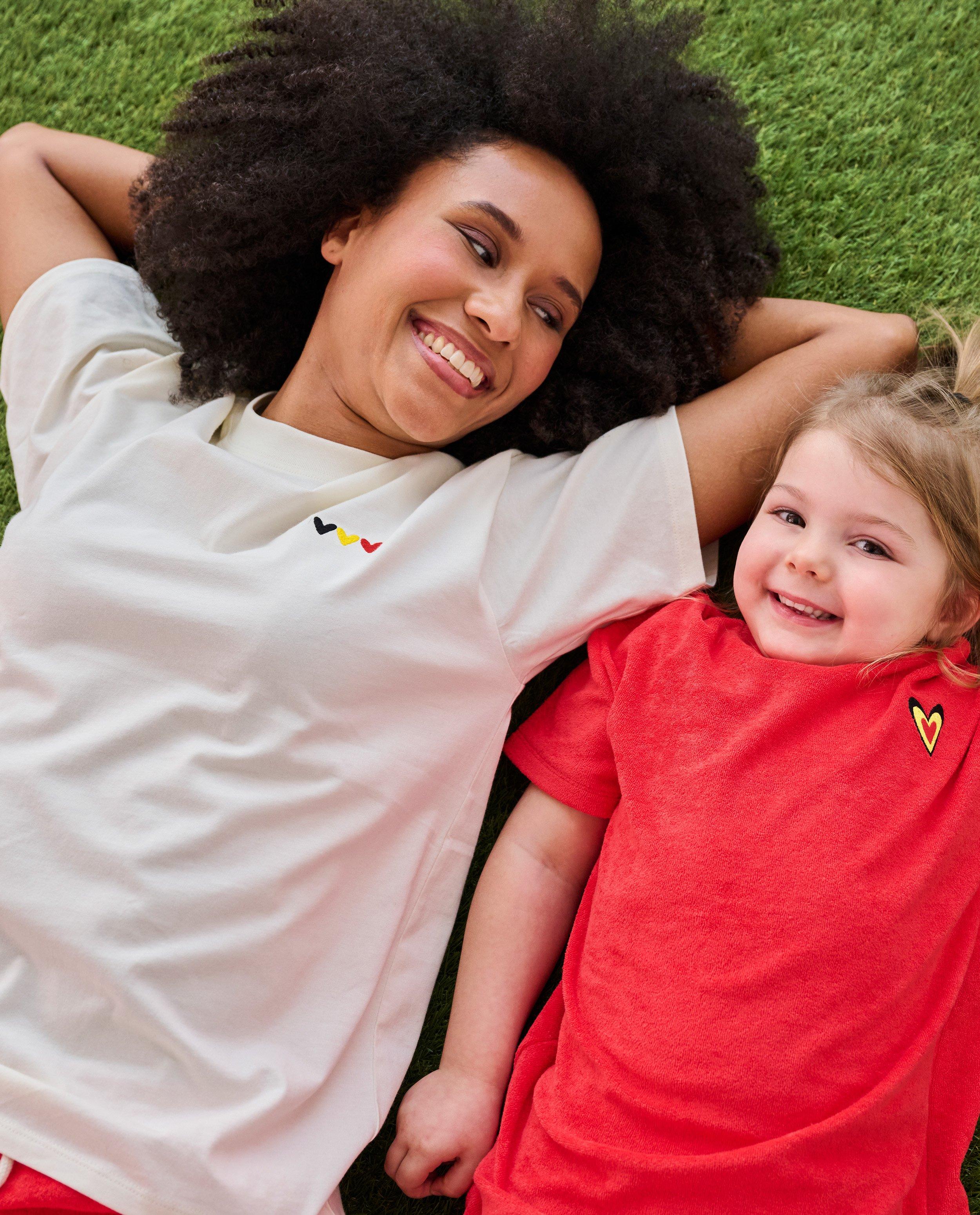 Tricou Familystories cu imprimeu cu inimă, colecția Supporters, alb pentru femei