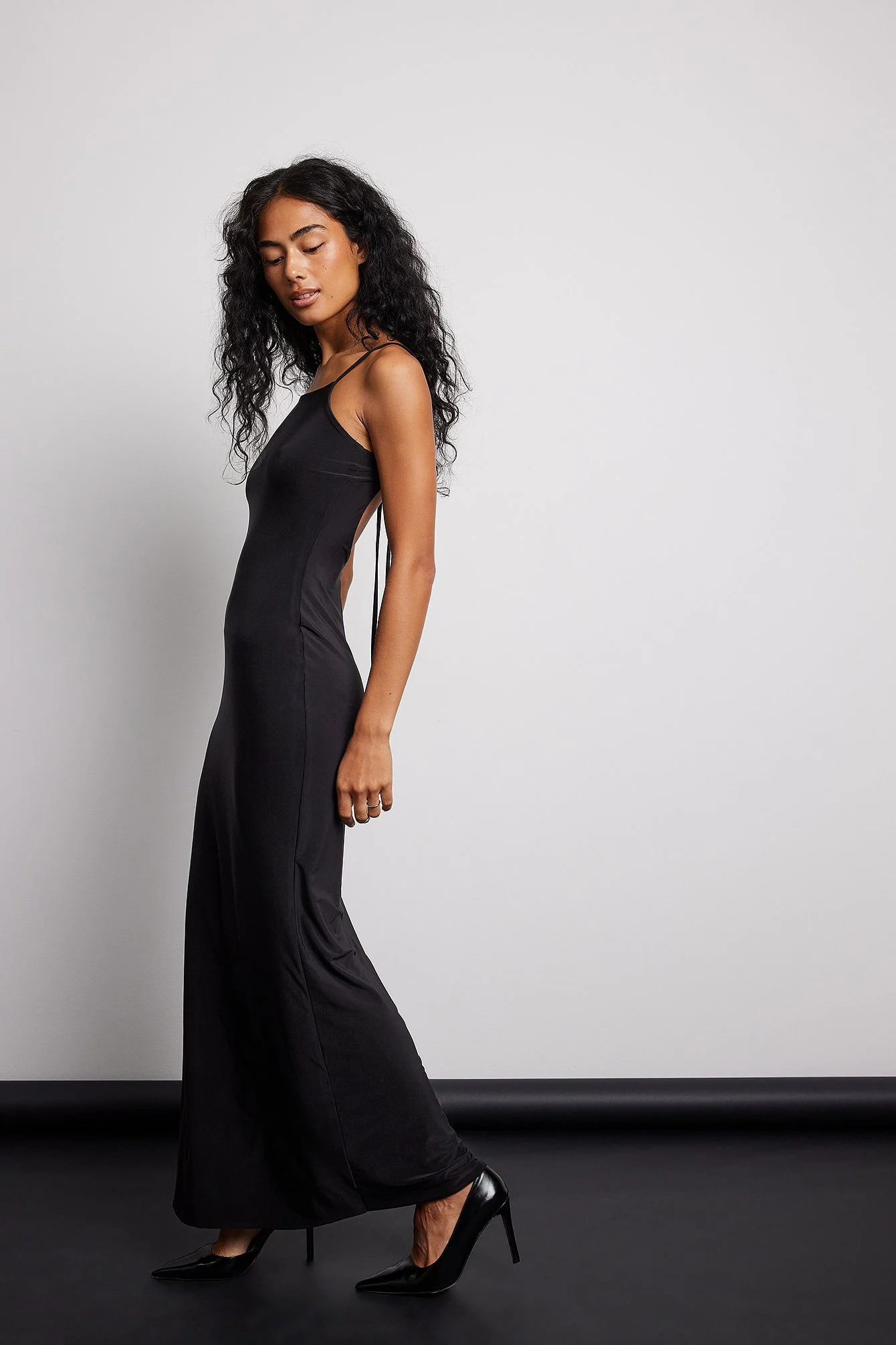 Maxikleid mit tiefem Rückenausschnitt