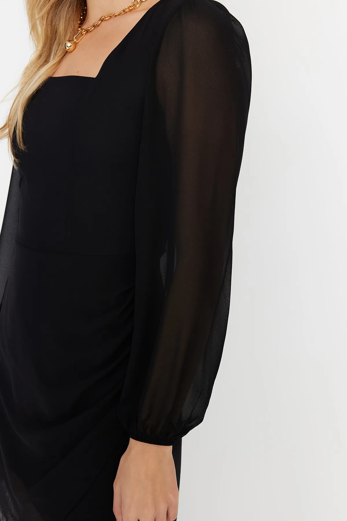 Trendyol Collection  Schwarzes Mini-Webkleid in A-Linie mit quadratischem Kragen TWOAW23EL00936