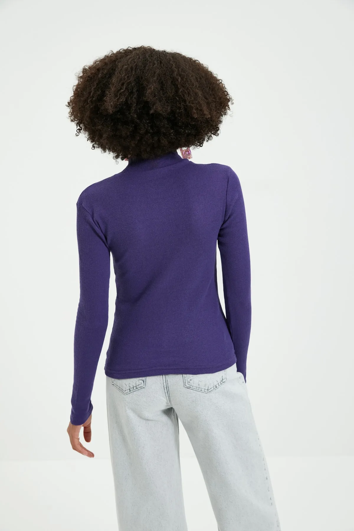 Trendyol Collection  Lila, taillierte, hochgeschlossene, langärmlige, gerippte, dehnbare Strickbluse TWOAW21BZ0423