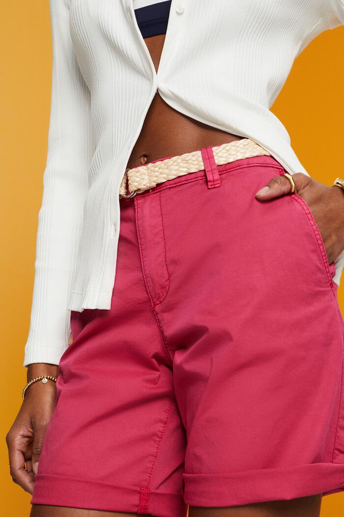 Shorts mit Raffia-Flechtgürtel