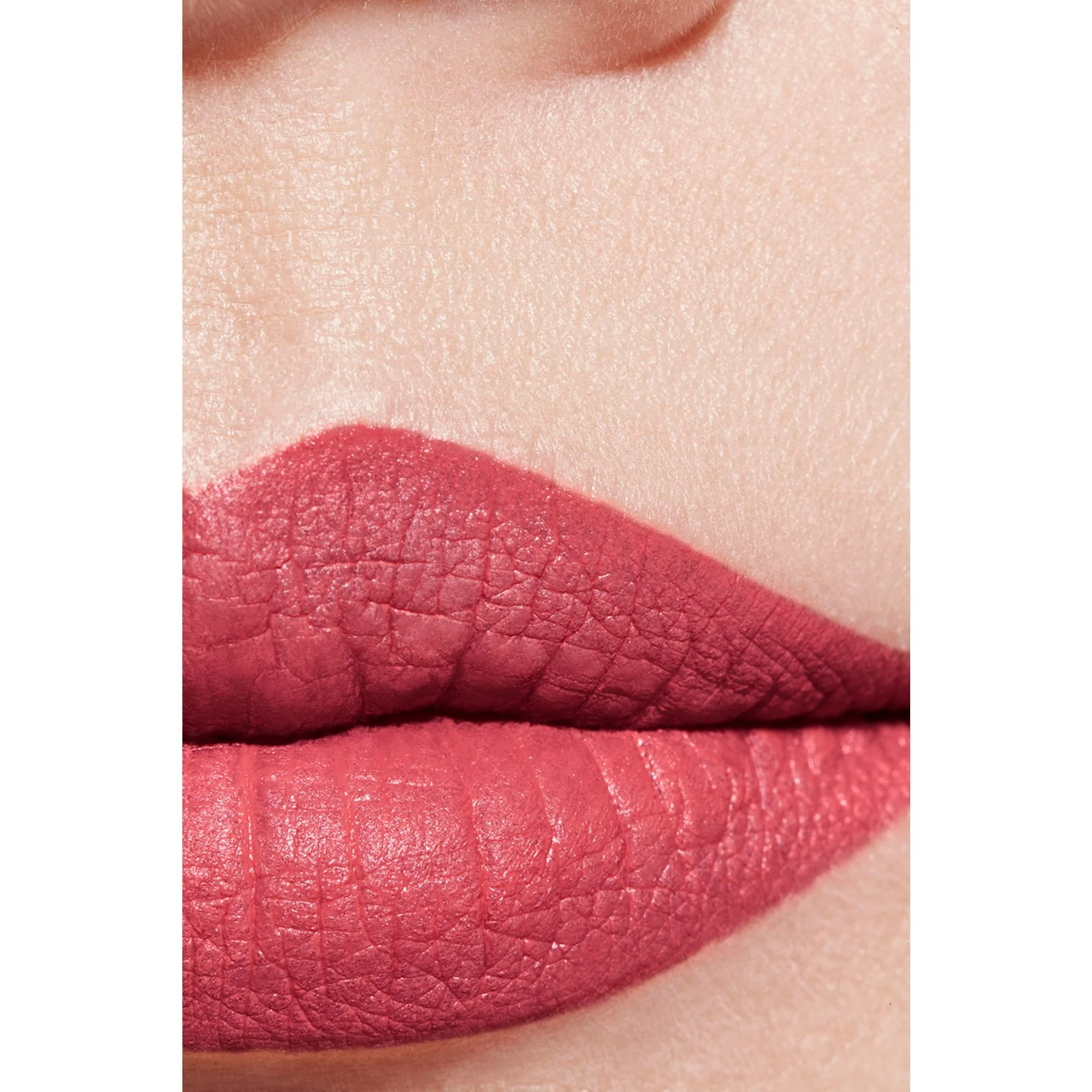 ROUGE ALLURE VELVET - EL LABIAL LUMINOSO Y TERCIOPELOSO