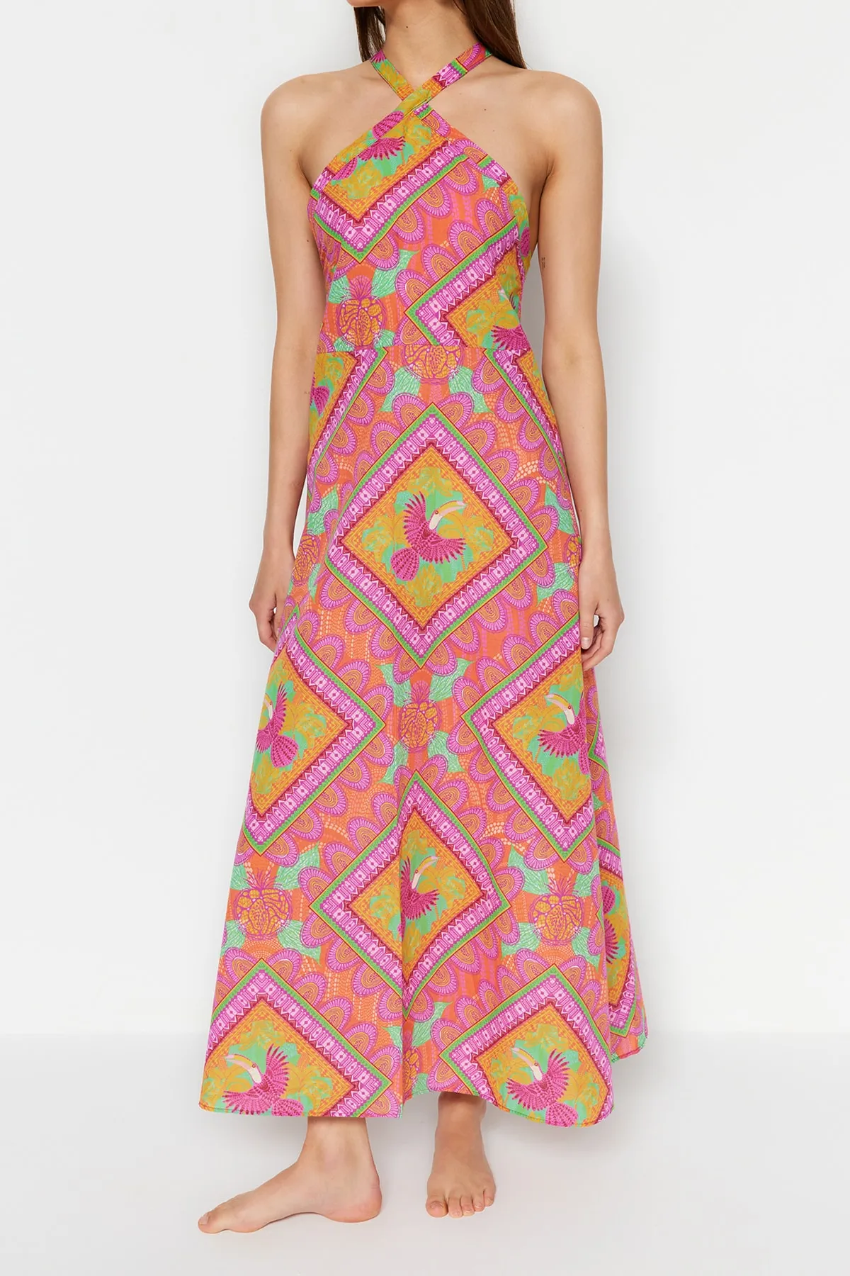 Trendyol Collection  Tropisch gemustertes Maxi-Strandkleid aus 100 % Baumwolle TBESS23EL00141
