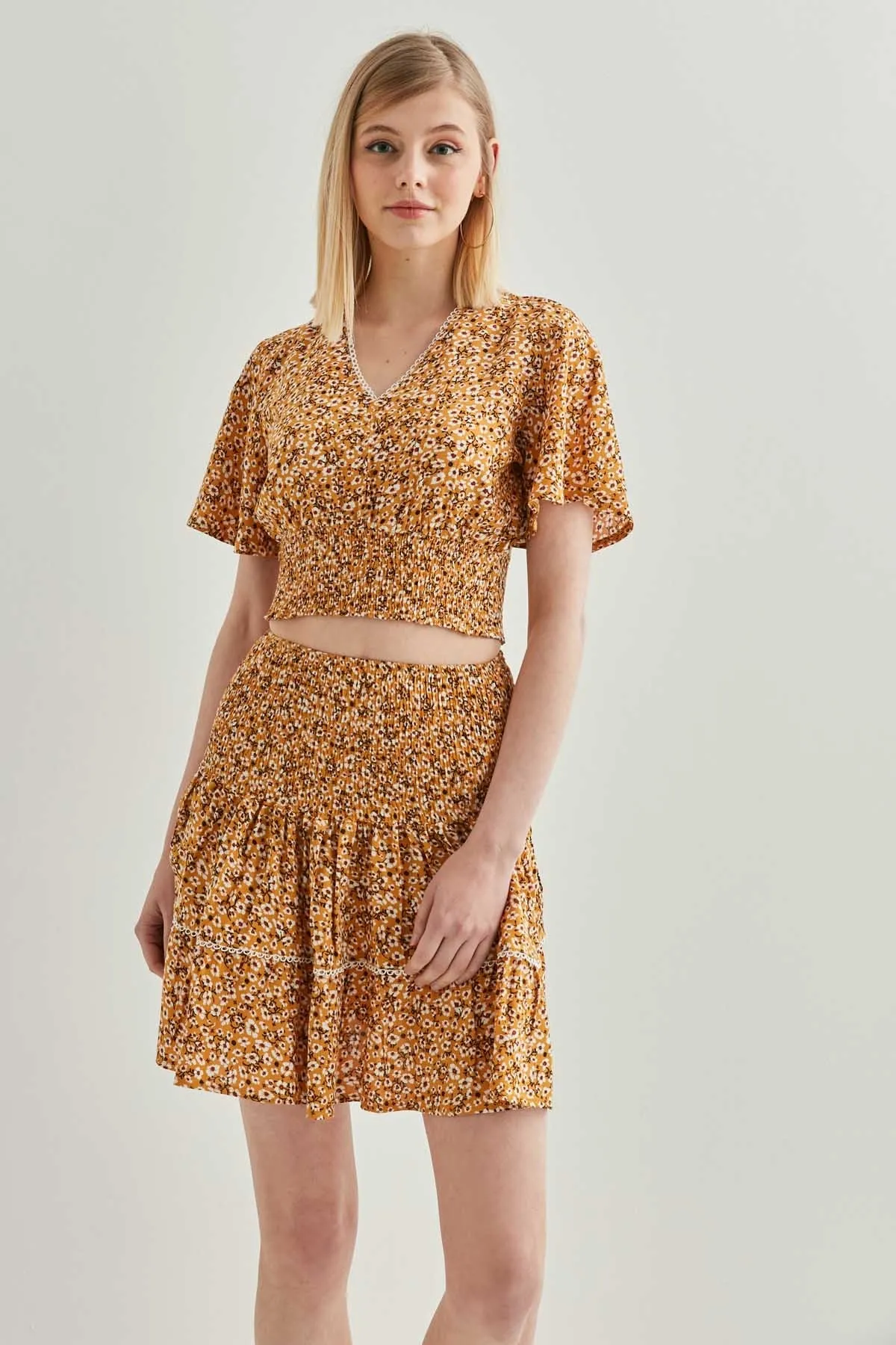 Vitrin  Knuspriges Gimped-Blusenrock-Set mit Blumenmuster