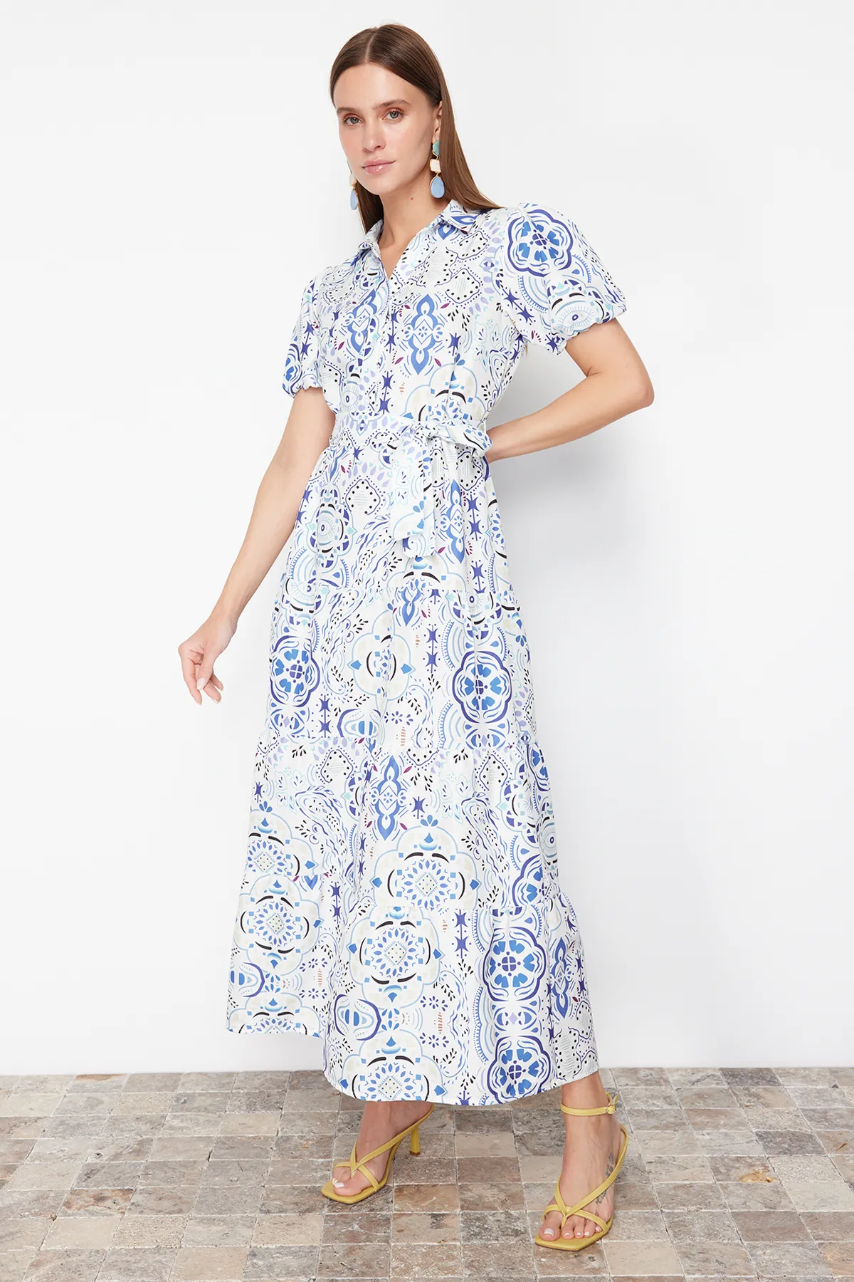 Trendyol Collection  Blaues, weit geschnittenes, gewebtes Maxikleid mit Hemdkragen TWOSS24EL00861