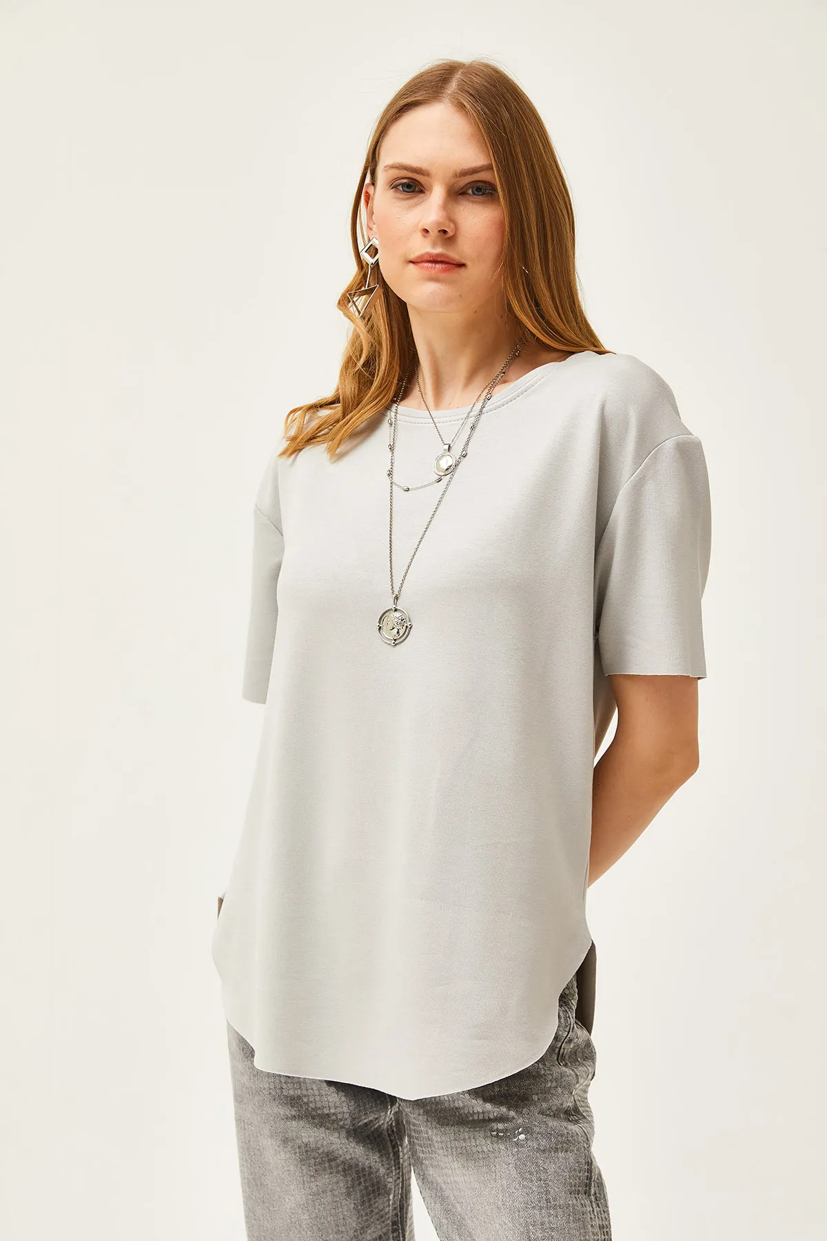 Olalook  Graues T-Shirt aus Modal mit weichen, strukturierten Knöpfen und sechs Ovalen für Damen, TSH-19000771