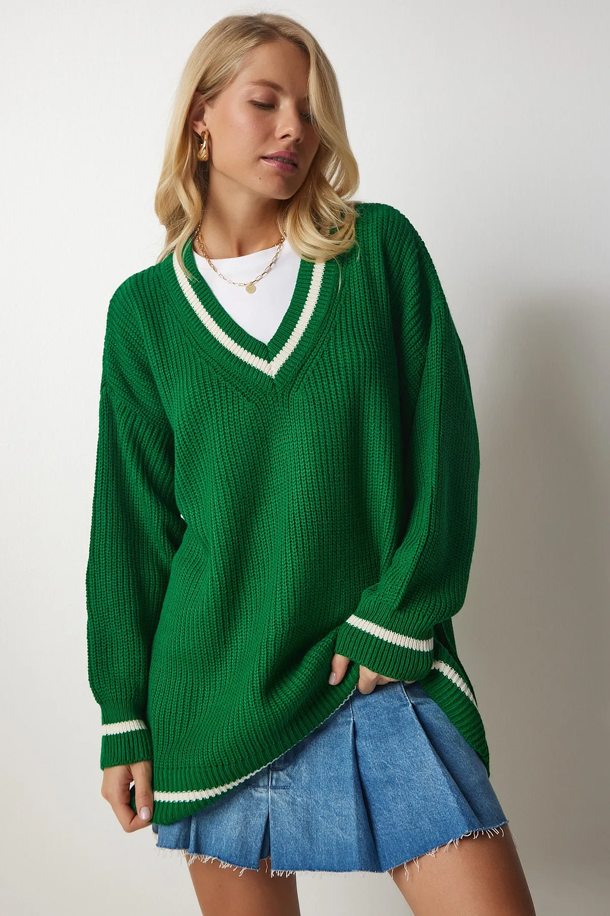 Happiness İstanbul  Grünes, langes, übergroßes Strick-Sweatshirt mit V-Ausschnitt für Damen, BP00140