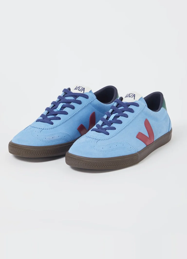 Odkryj buty Volley wykonane ze zamszu ze skórzanymi detalami.