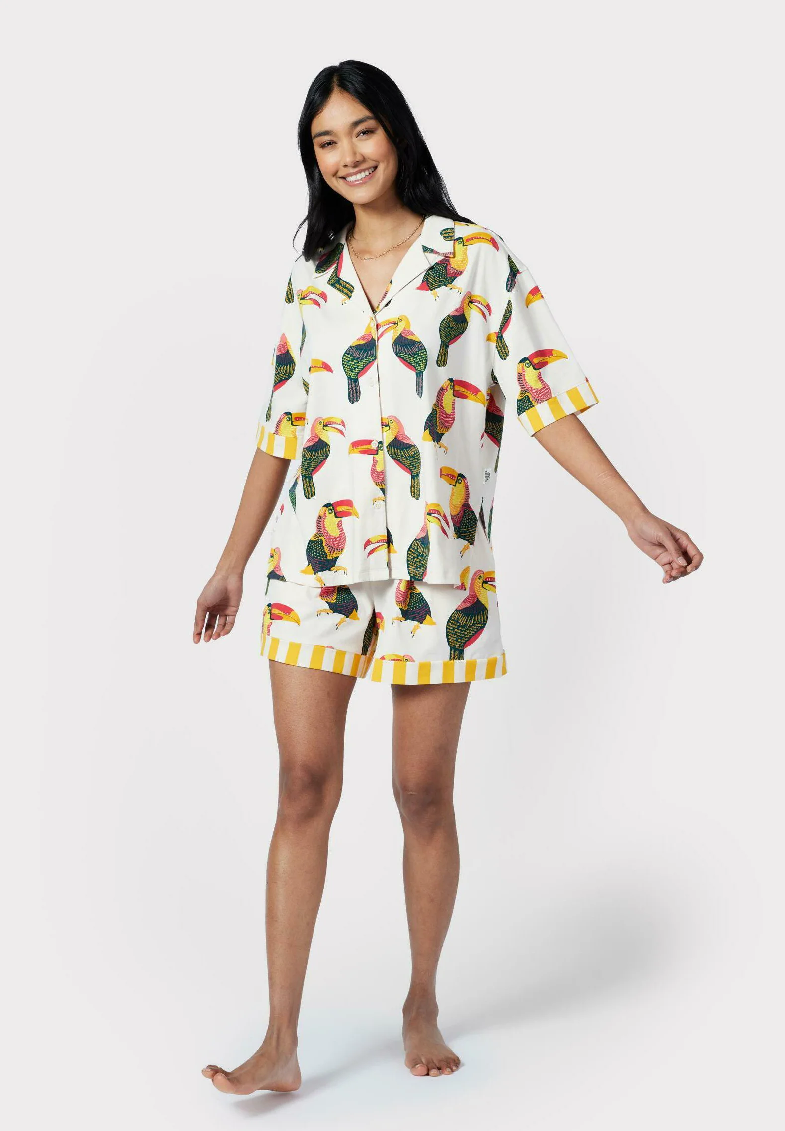Pijama Chelsea Peers con botones y estampado de tucán