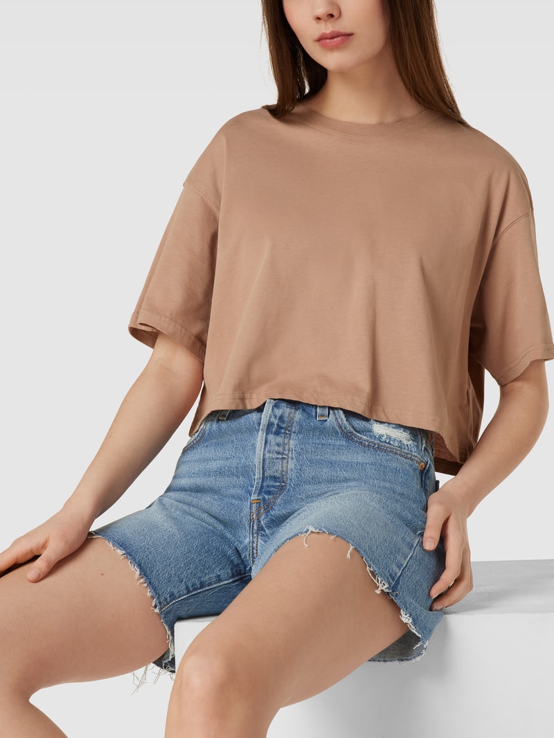 Jeansshorts mit ausgefransten Abschlüssen in jeans
