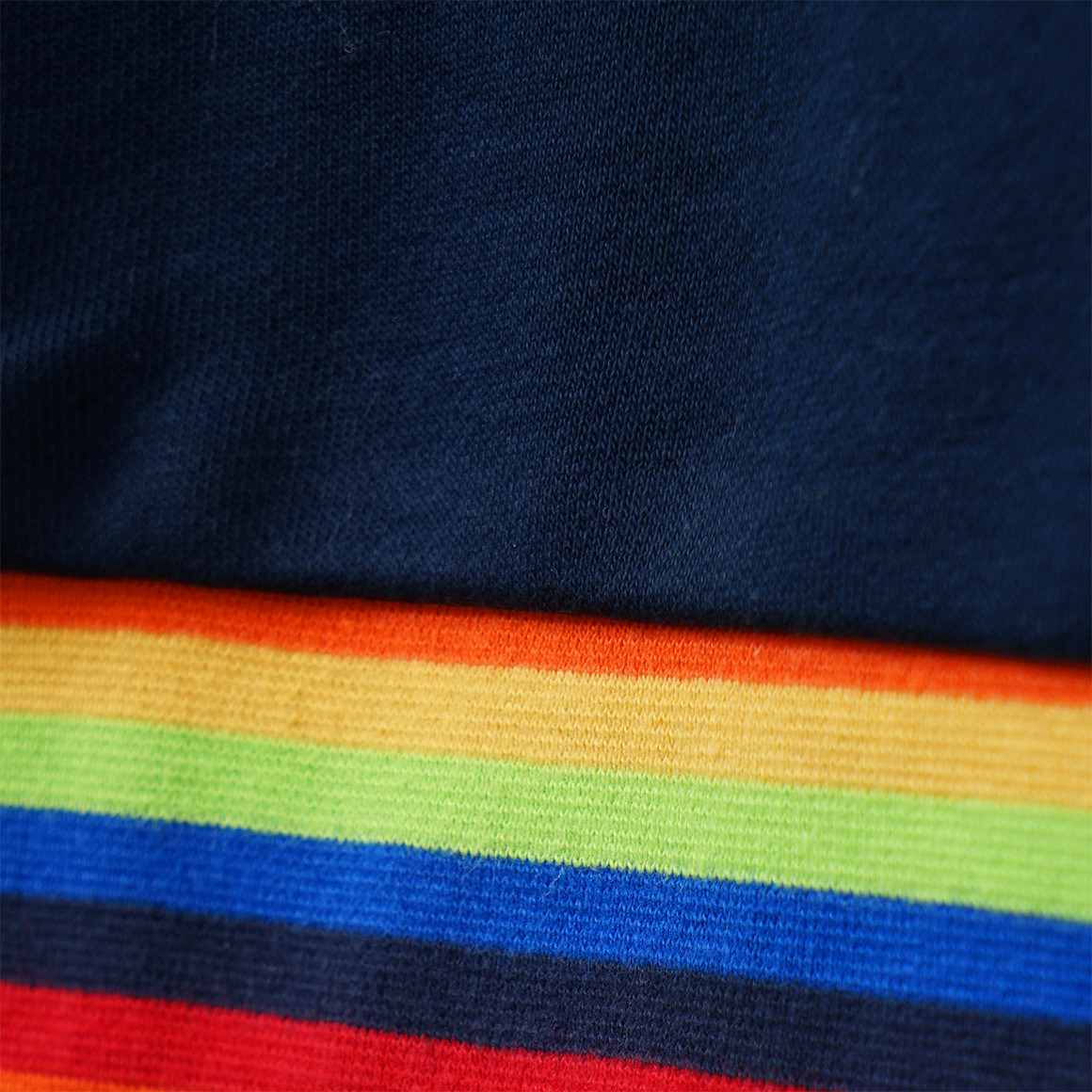 Baby Sweatshirt mit bunten Akzenten
