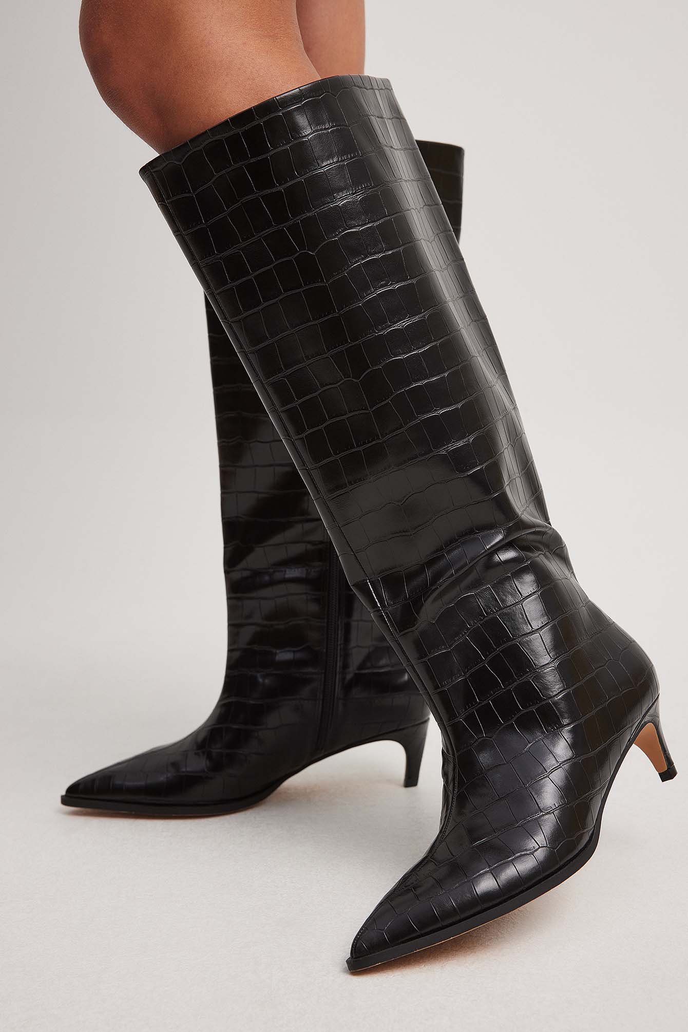 Kniehohe Croc-Stiefel