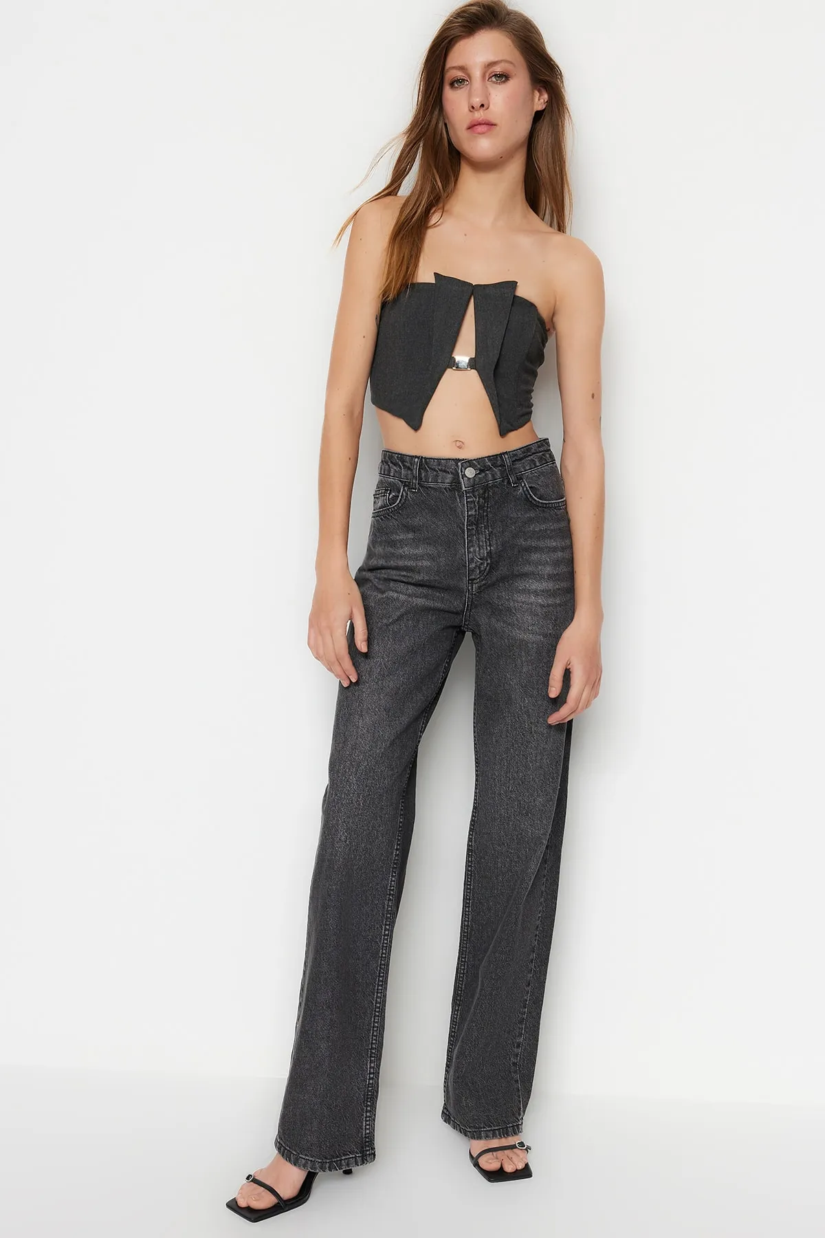 Trendyol Collection  Schwarze Jeans mit niedriger Taille und weitem Bein TWOSS23JE00088