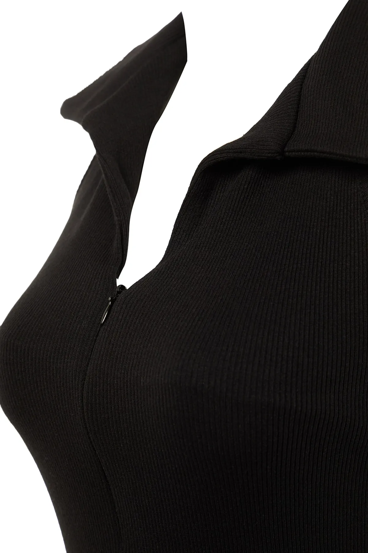 Trendyol Collection  Schwarzes, tailliertes Mini-Bleistiftkleid aus geripptem Strick mit Rollkragen TWOSS22EL1981