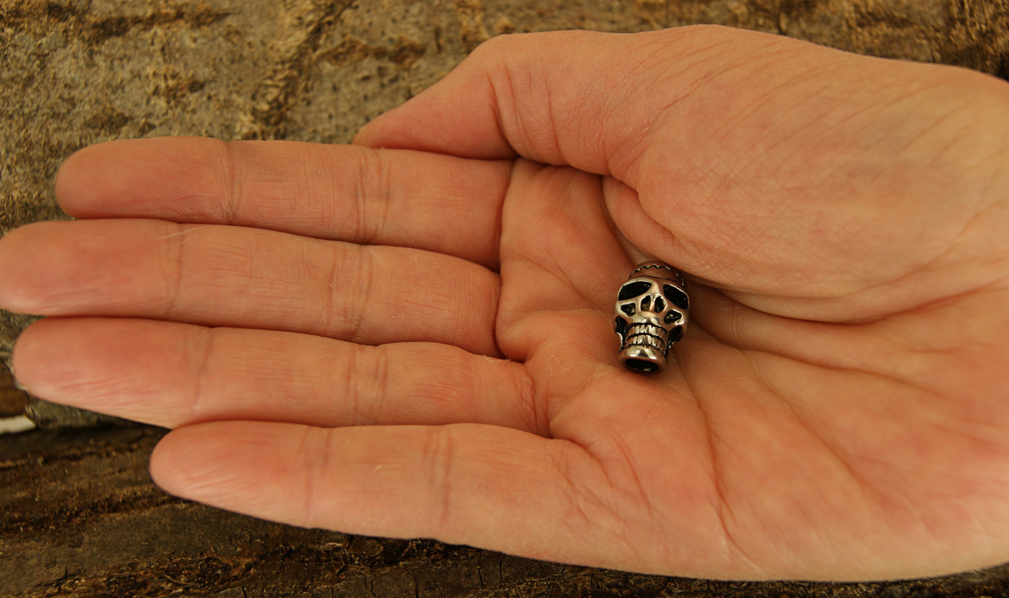 Kiss of Leather Bartbürste Bartperle Totenkopf Skull Haarperle Edelstahl Bartschmuck 6 mm
