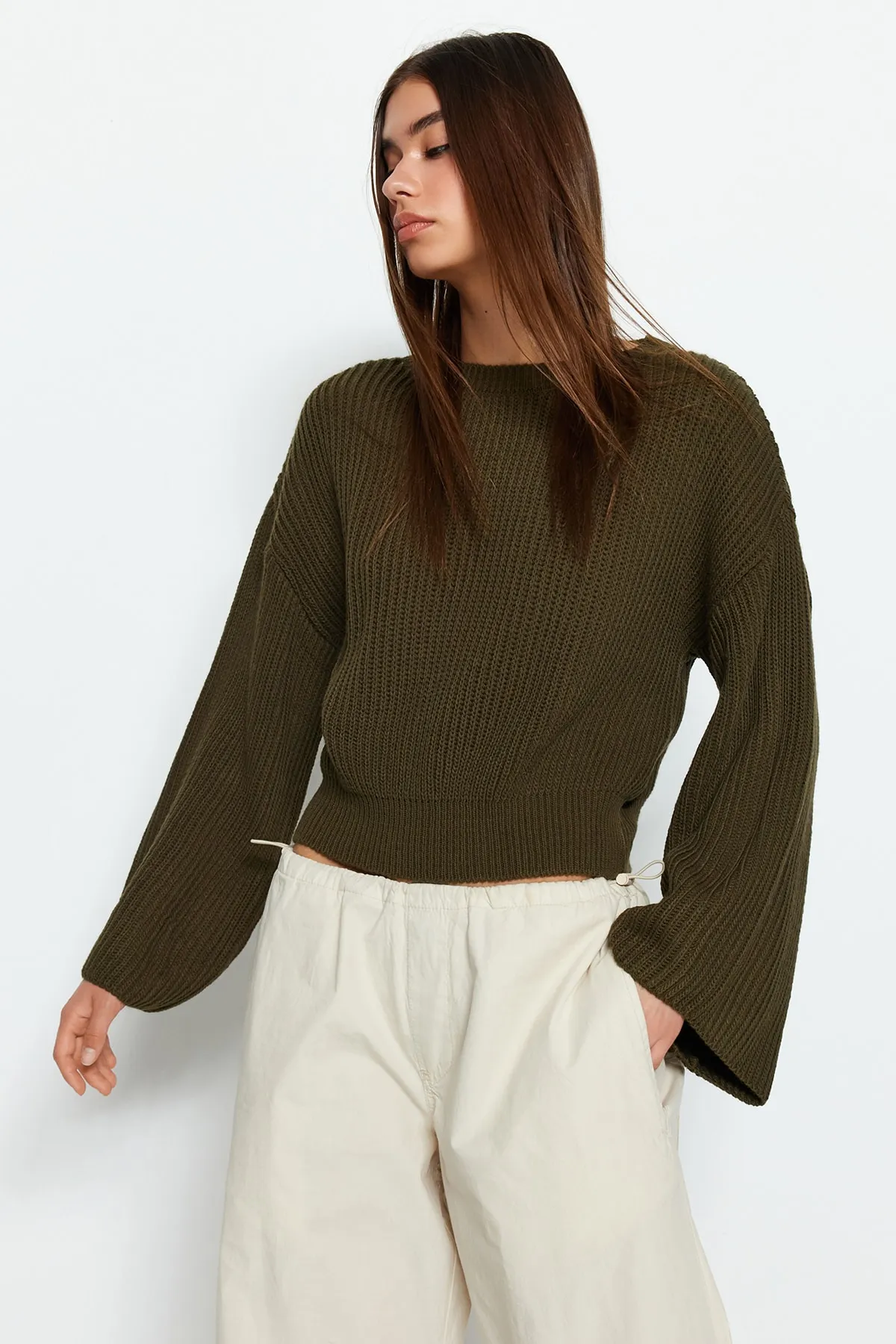 Trendyol Collection  Khakifarbener Strickpullover mit kurzem Schnitt und spanischen Ärmeln TWOAW20KZ0743