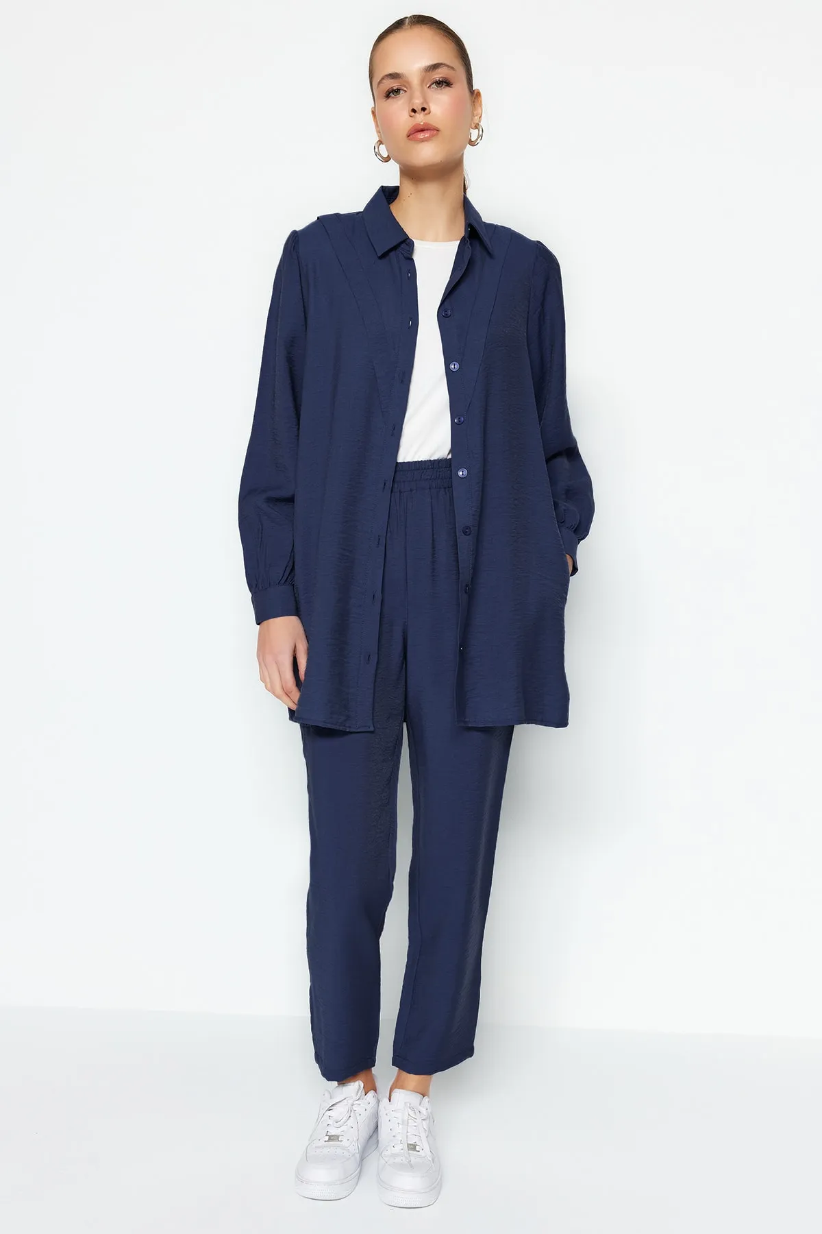 Trendyol Modest  Marineblaues, gewebtes Set aus Hemd und Hose in Leinenoptik TCTSS23US00079