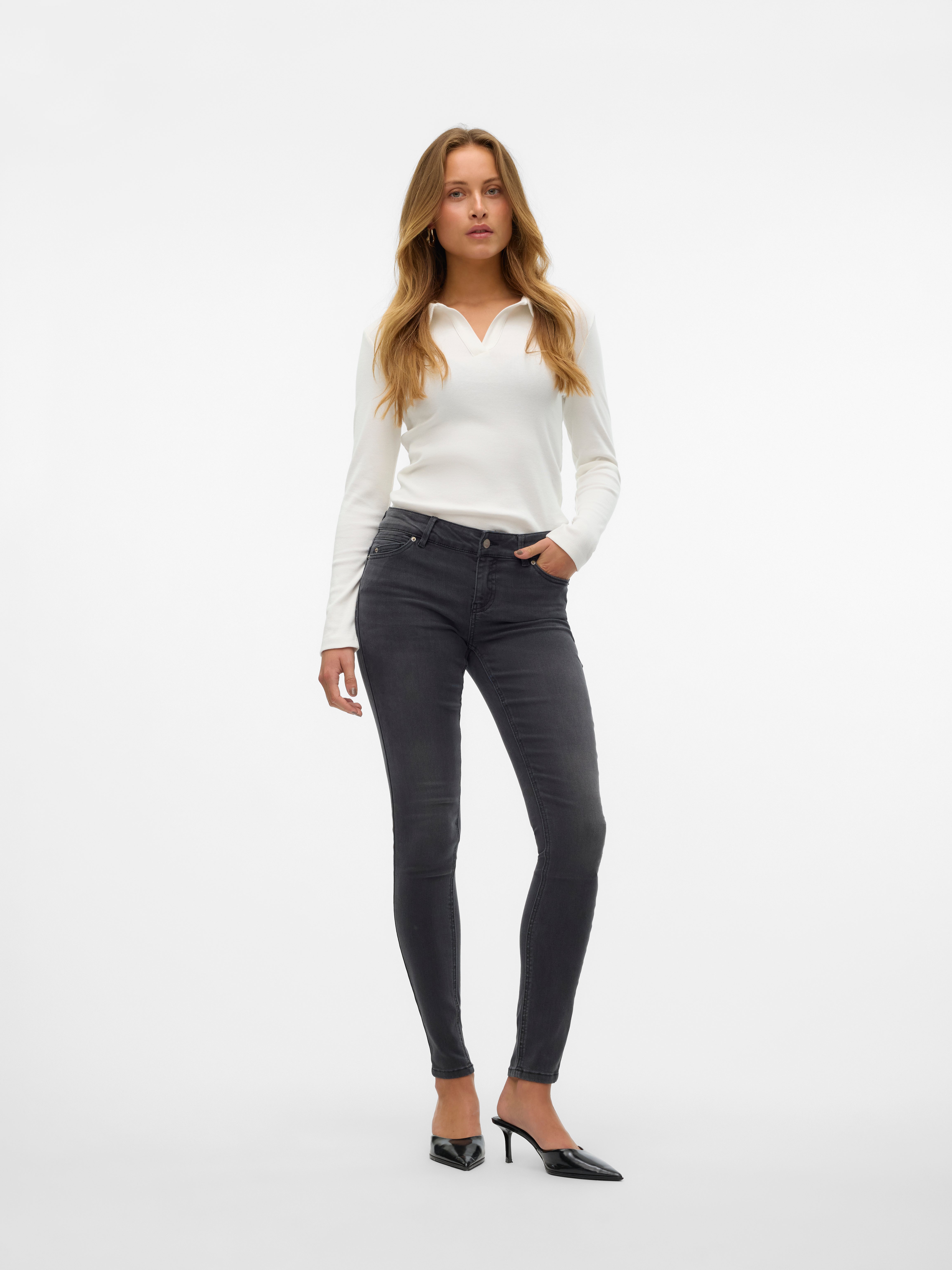 VMSYLVIA Niedrige Taille Skinny Fit Jeans