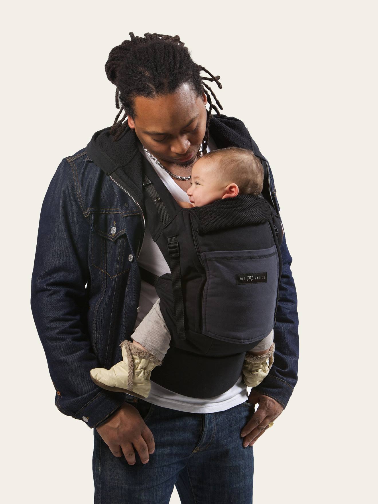 Set: Babytrage PhysioCarrier 2 mit Zubehör LOVE RADIUS by JPMBB - schwarz/anthrazit