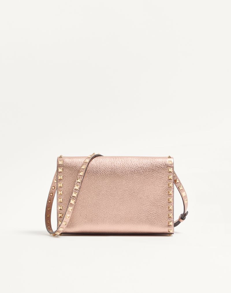 Valentino Garavani Rockstud Lille Skuldertaske i Lamineret Granato Kalveskind