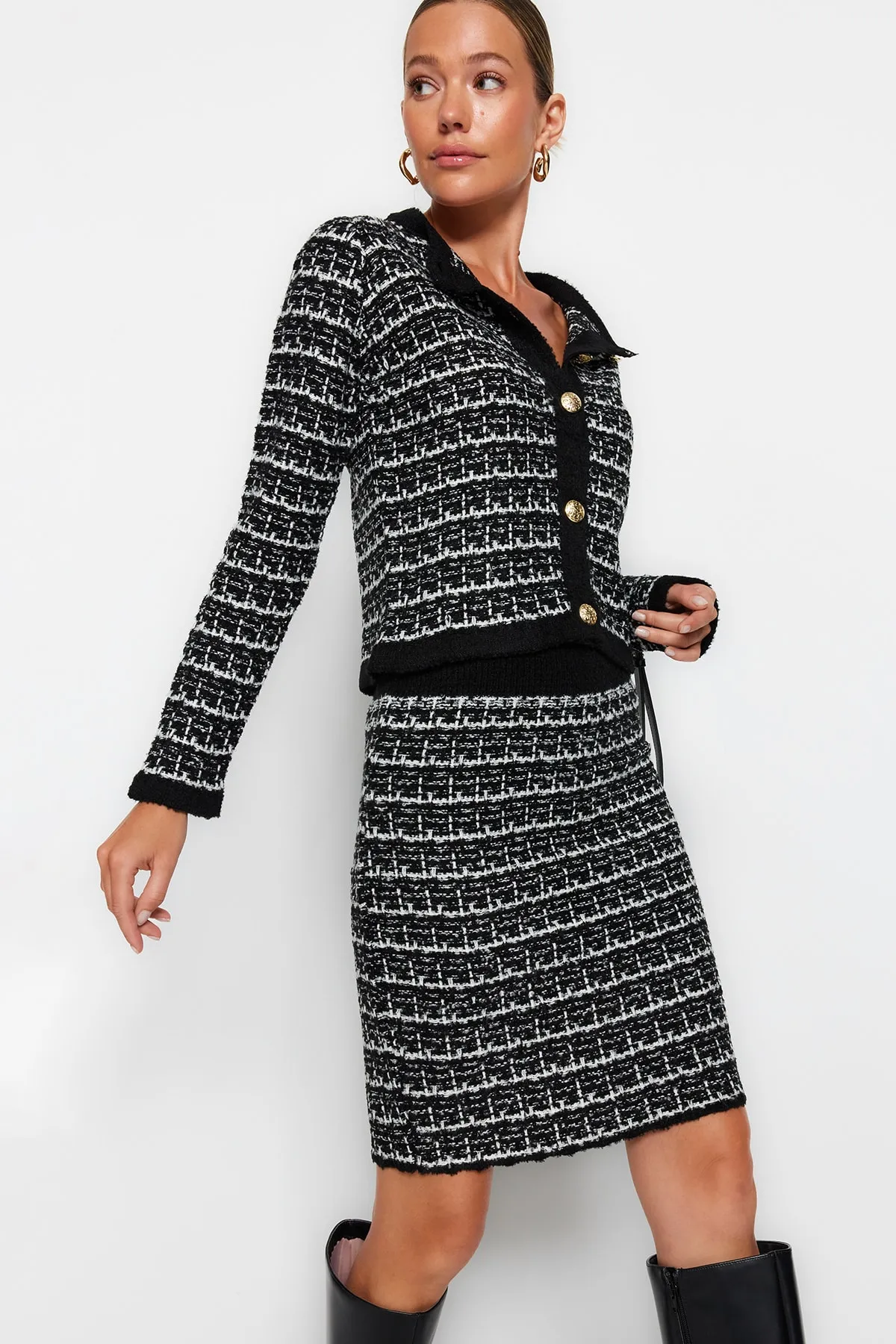 Trendyol Collection  Schwarzes Strickoberteil und -unterteil-Set mit Rundhalsausschnitt TWOAW24AU00001