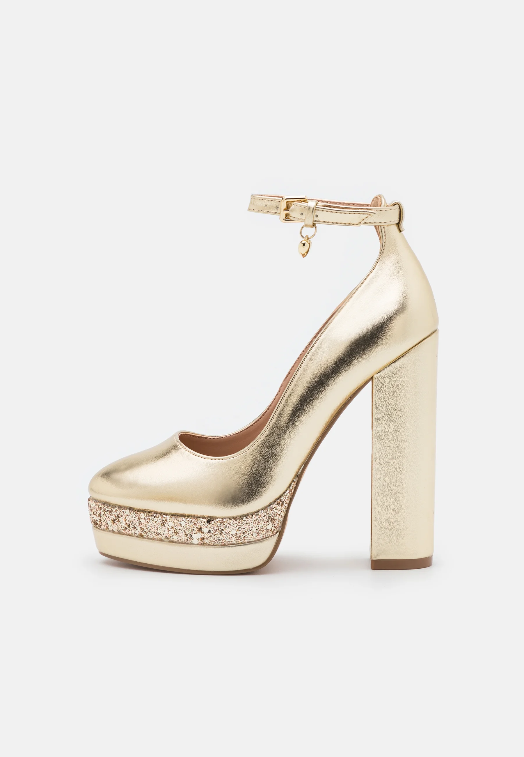 Zapatos de plataforma pares e impares