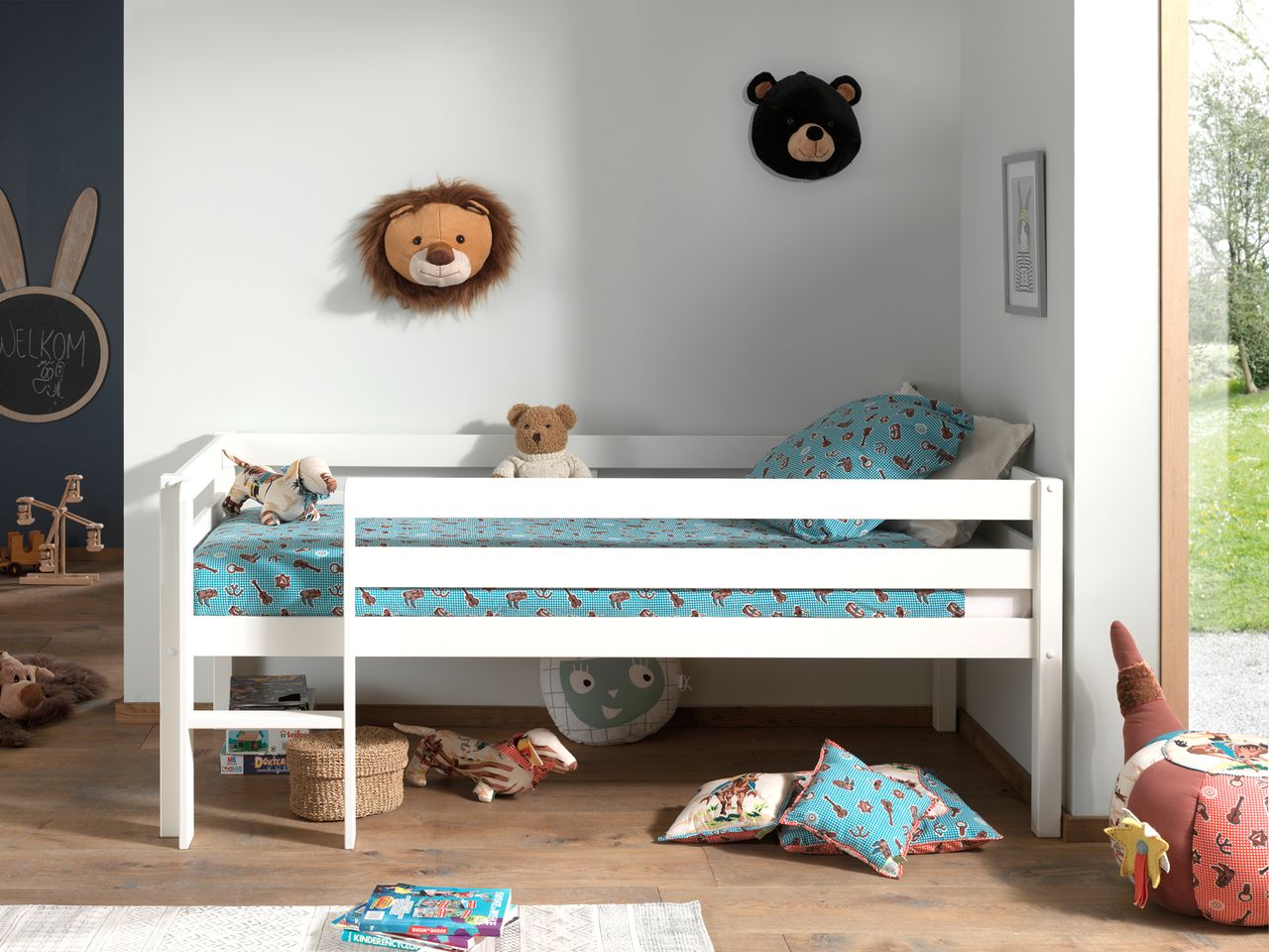 VIPACK Spielbett mit Liegefläche 90 x 200 cm, inkl. Leiter und Rolllattenrost, Kiefer massiv weiß lackiert