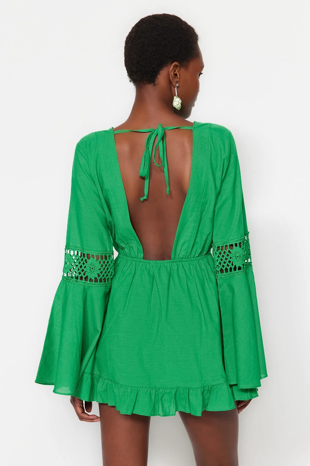Trendyol Collection  Tropisches grünes Mini-Strandkleid aus gewebter Spitze aus 100 % Baumwolle TBESS23EL00034