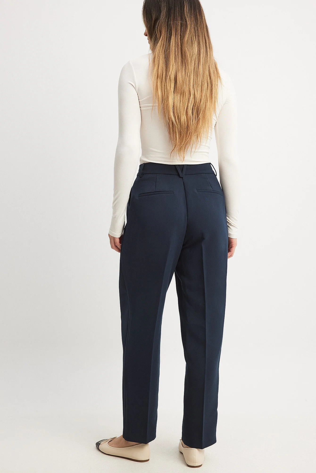 Spitz zulaufende Anzughose mit hoher Taille