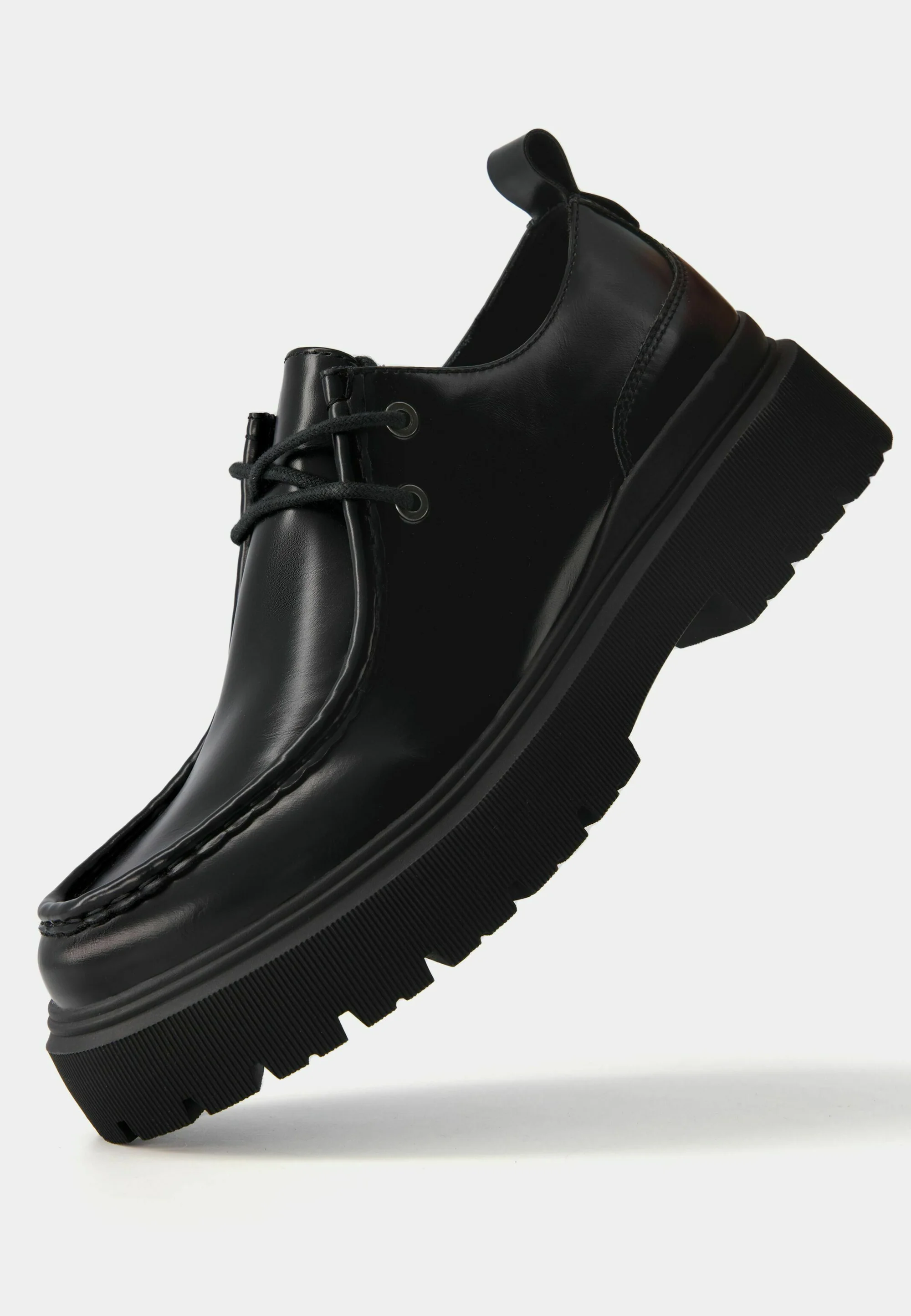 Zapatos con cordones elegantes de Bershka