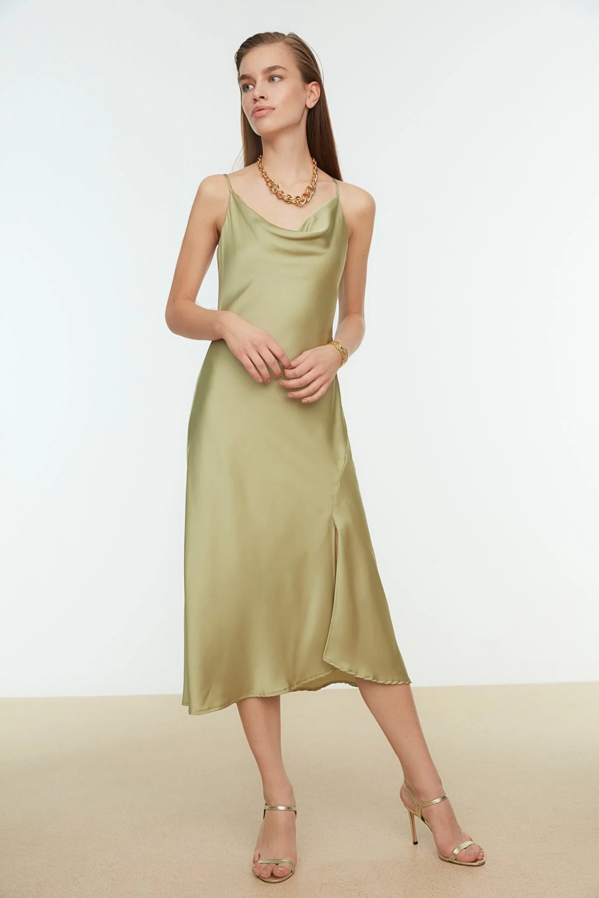 Trendyol Collection  Grün gefüttertes Abendkleid aus gewebtem Satin TPRSS19BB0058