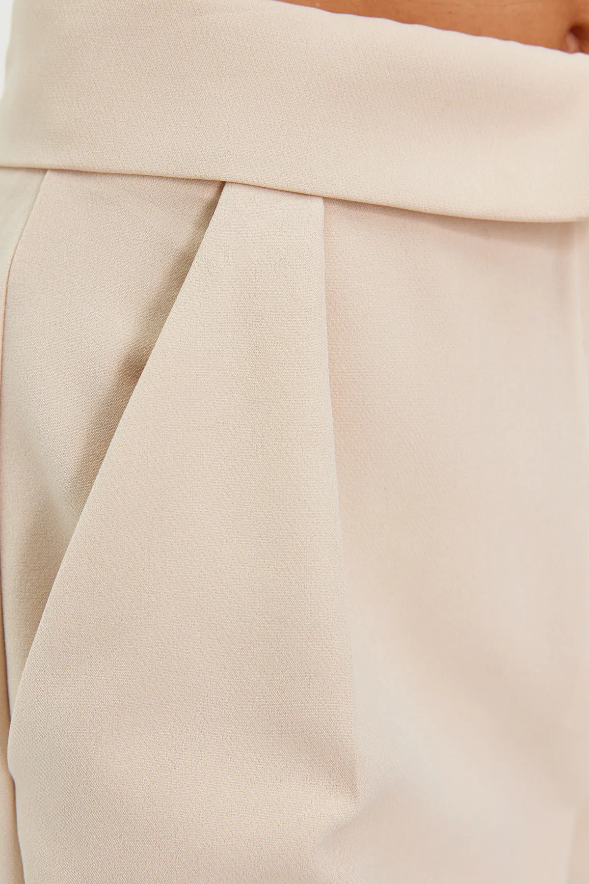 Trendyol Collection  Beige Hose mit weitem Bein und gewellter Taille und Webmuster TWOSS24PL00049