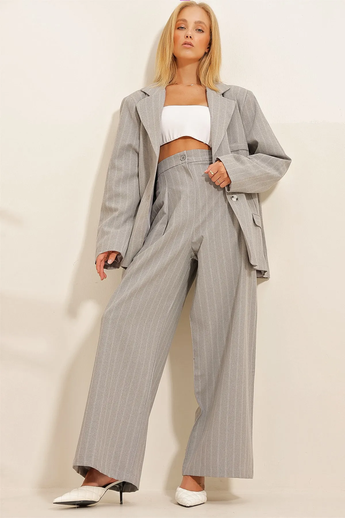 Trend Alaçatı Stili  Grau gewebter Damen-Jacken-Hosen-Anzug ALC-X10841