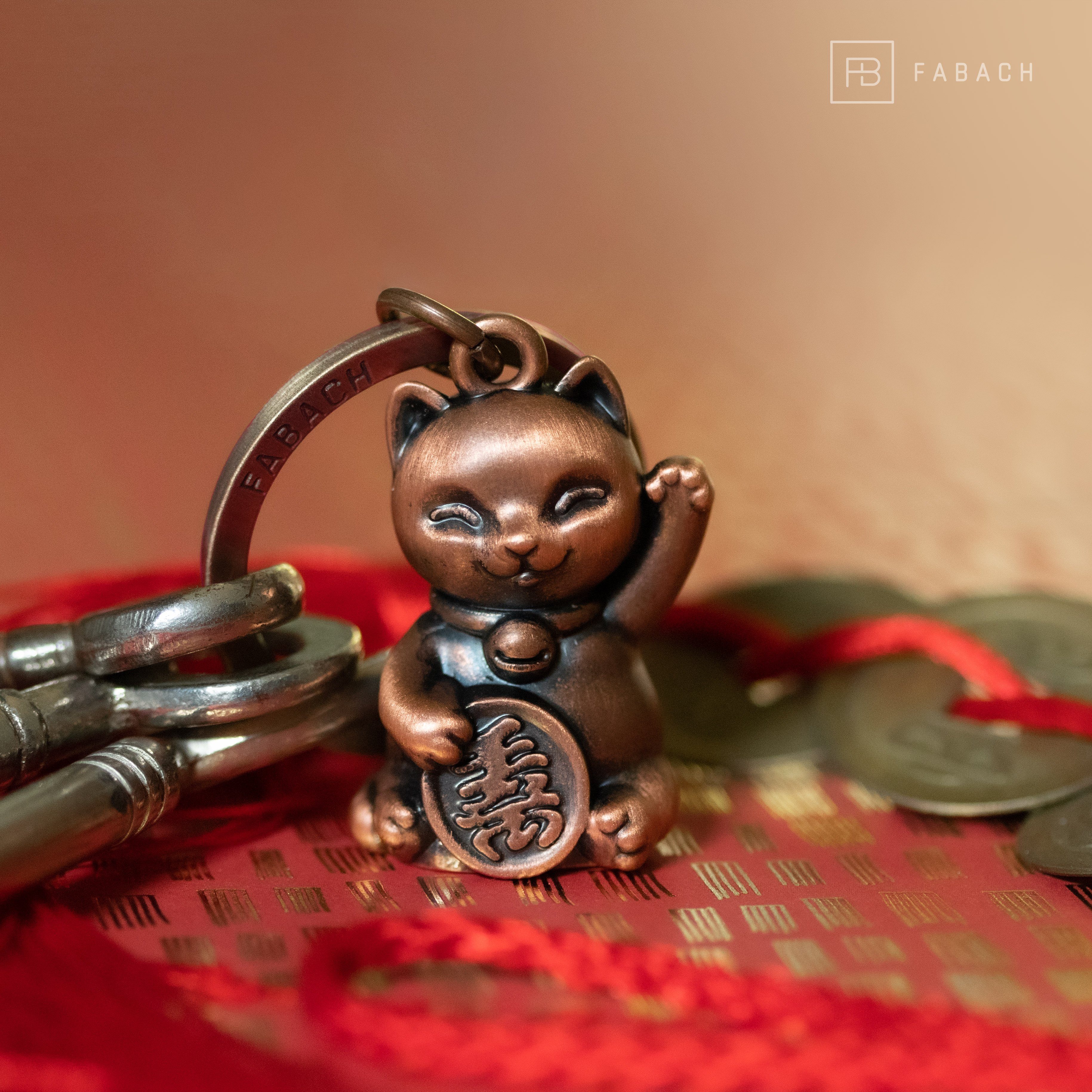FABACH Schlüsselanhänger Glückskatze Maneki Neko - Winkekatze Glücksbringer Geschenk