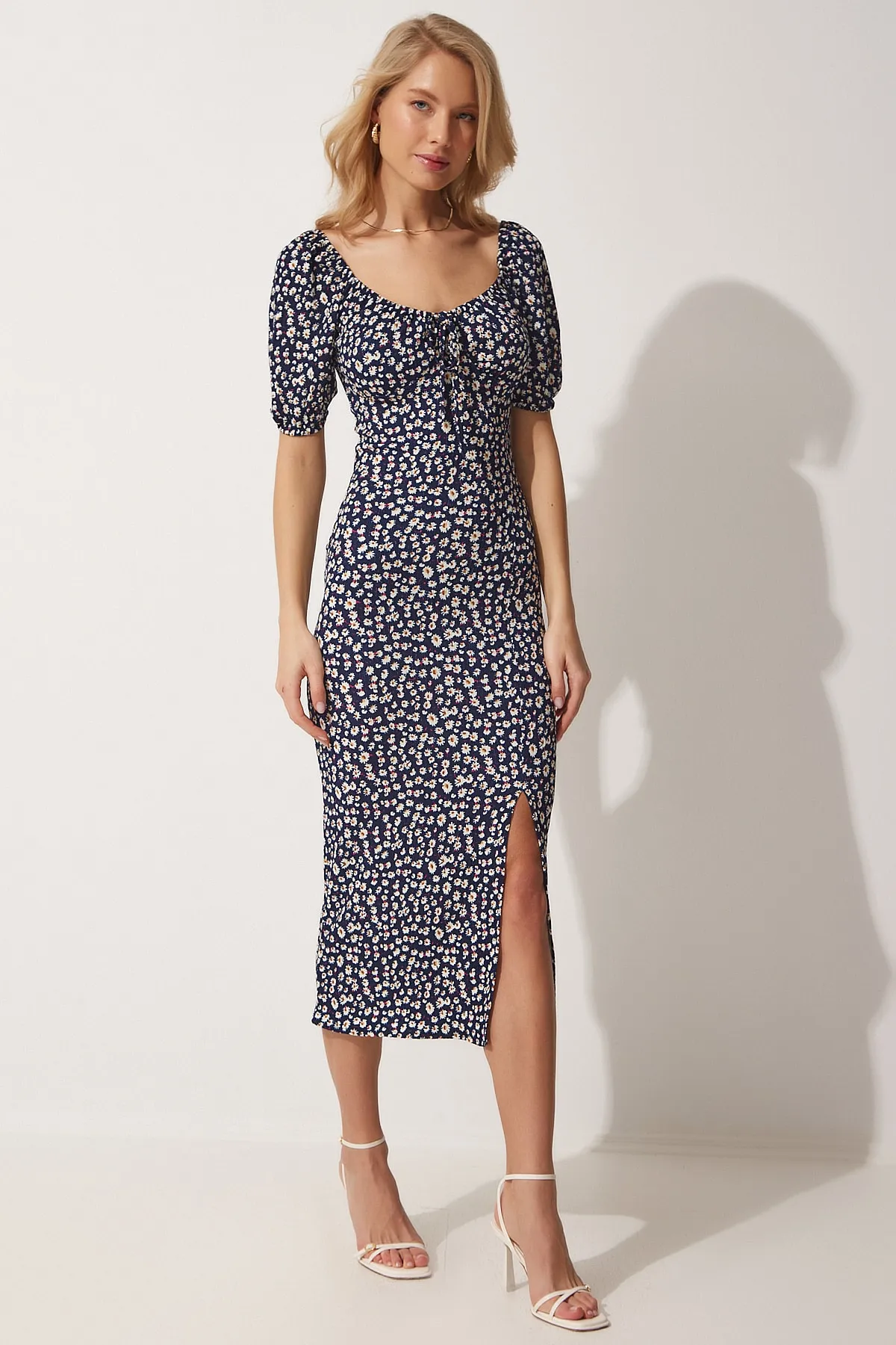 Happiness İstanbul  Dunkelblaues Damen-Sommerstrickkleid mit Carmenkragen und Schlitz FF00113