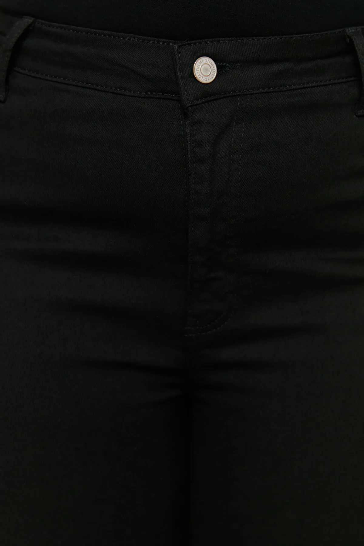 Trendyol Curve  Schwarze, lichtechte, flexible Skinny-Jeans mit hoher Taille TBBAW23CJ00061