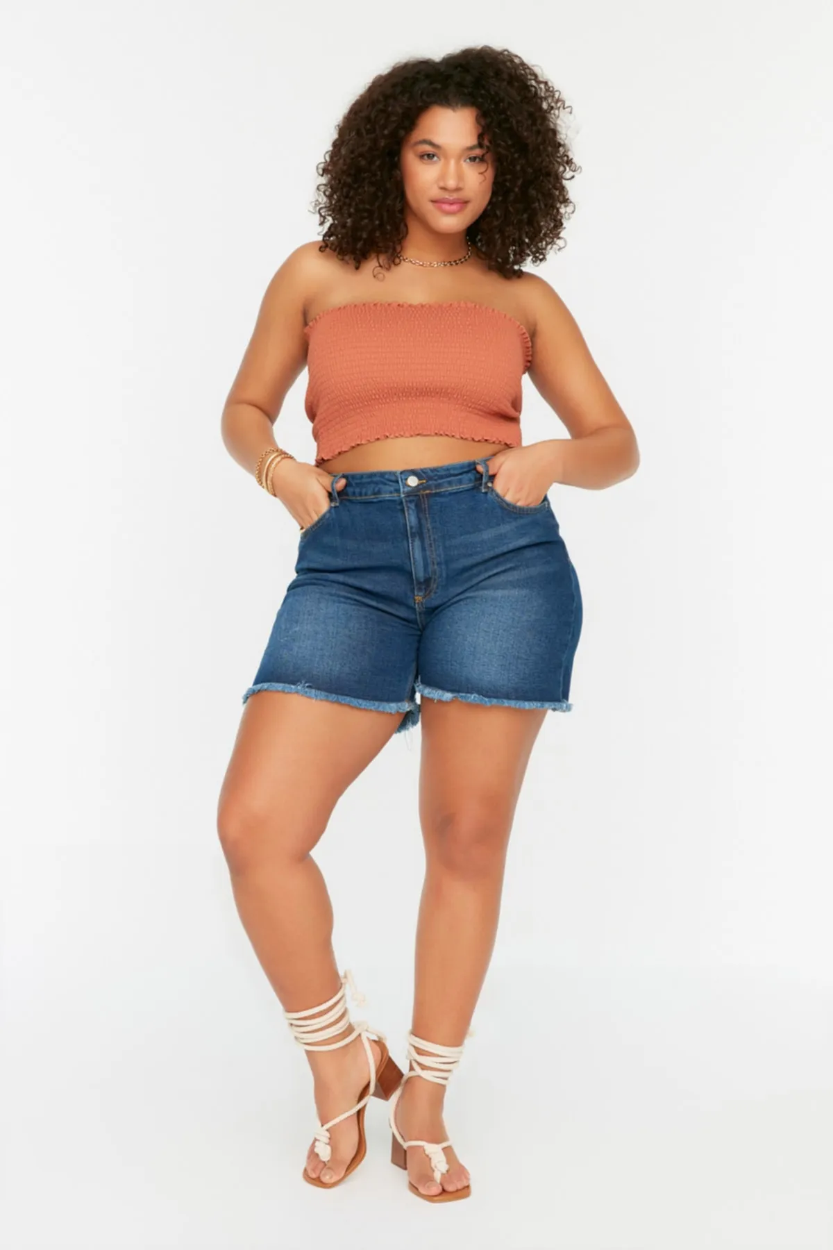 Trendyol Curve  Blaue, dehnbare Skinny-Jeansshorts mit hoher Taille und Bermuda TBBSS22AP0007