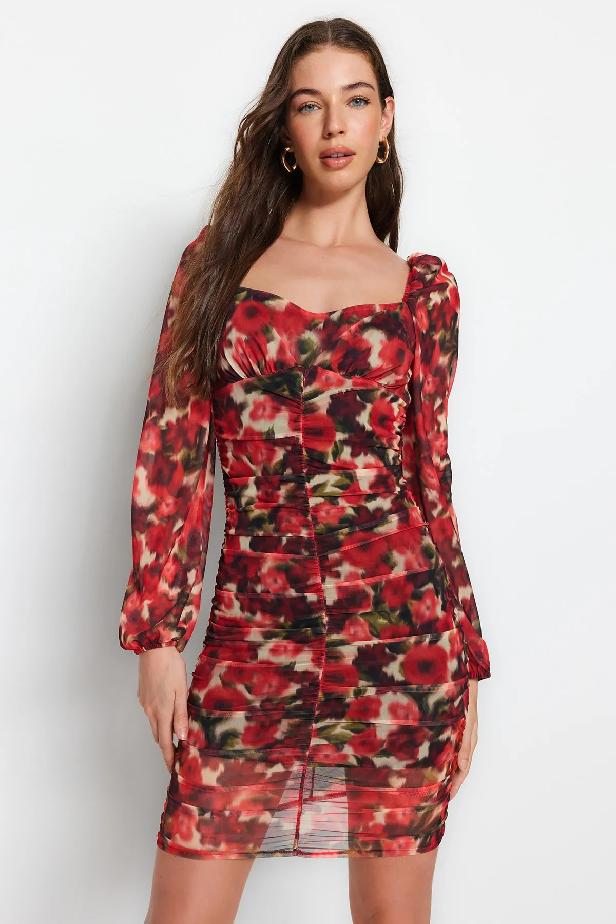 Trendyol Collection  Rotes, bedrucktes Tüll-Sweatshirt-Ausschnitt, figurbetontes, langärmliges, dehnbares Mini-Strickkleid TWOAW24EL00219