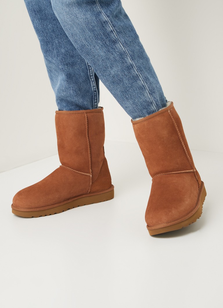 UGG Classic II κοντές σουέτ μπότες