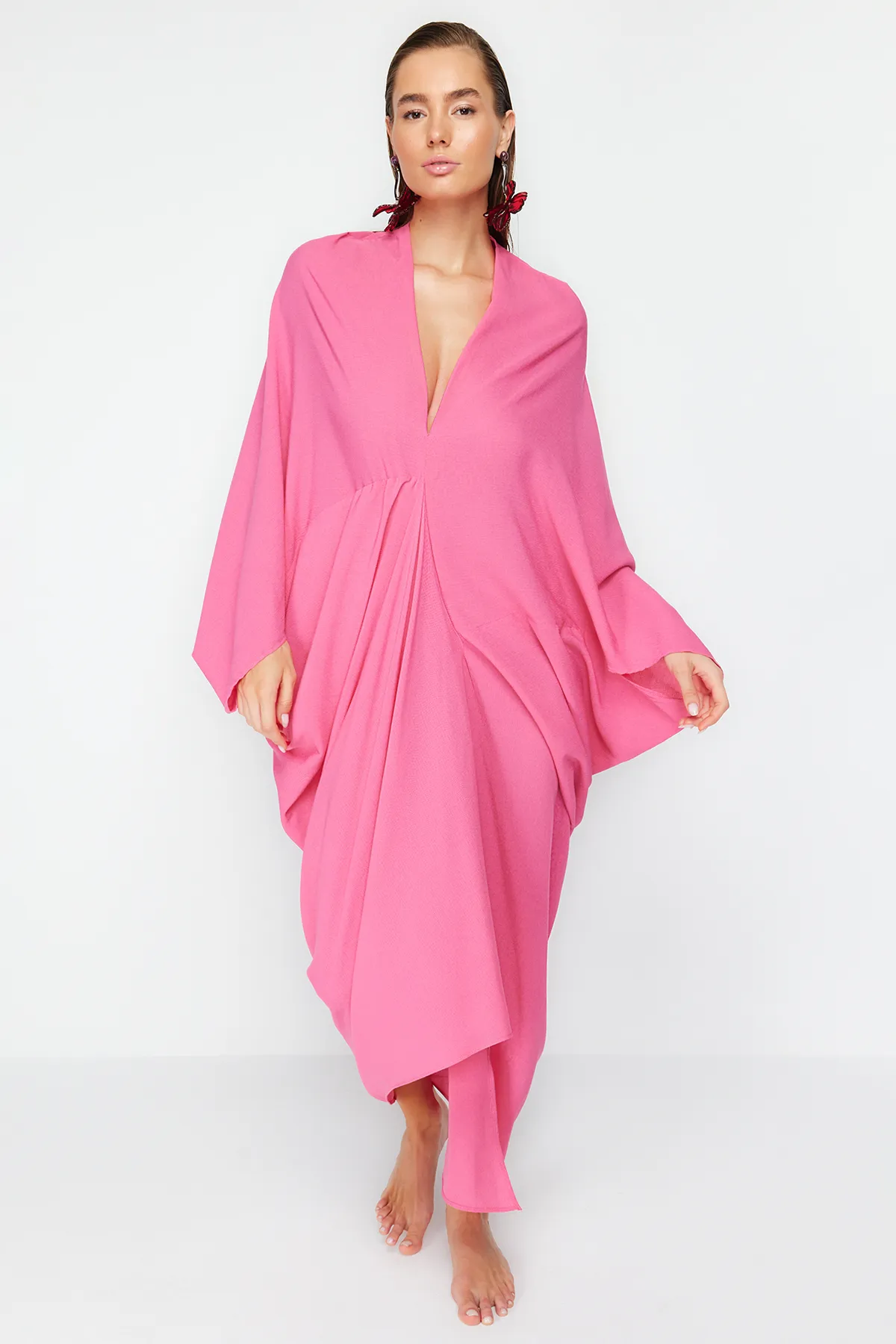 Trendyol Collection  Fuchsia Wide Fit Maxi Woven gerafftes Strandkleid TBESS23EL00274