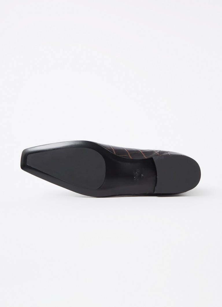 Botas Chelsea TOTEME em pele de vitelo com textura de crocodilo.