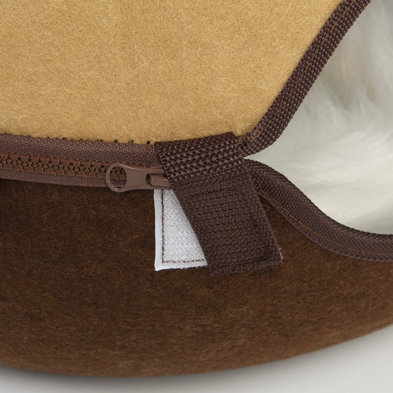 Canadian Cat Company Katzenbetten & Katzensofas Canadian Cat Company Filz Katzennest 2.0 braun/ beige