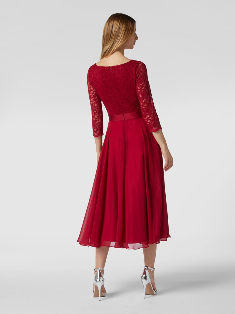 Cocktailkleid aus Häkelspitze in rot