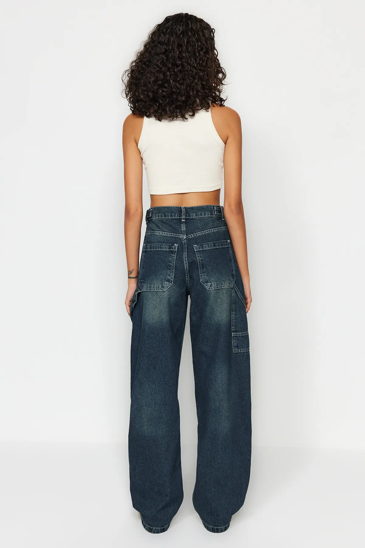 Trendyol Collection  Dunkelblaue, locker geschnittene Carpenter-Jeans mit hoher Taille und Wascheffekt TWOAW24JE00308