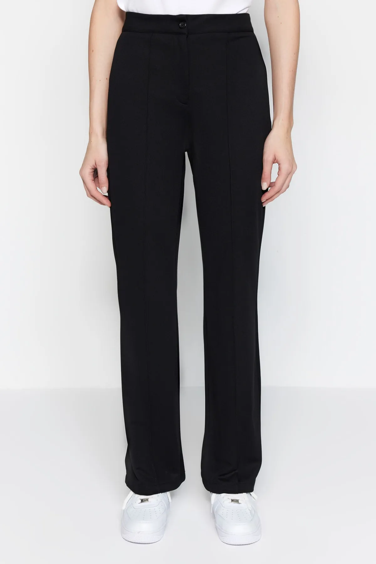 Trendyol Modest  Schwarze Strickhose mit Rippennähten TCTSS23EI00009